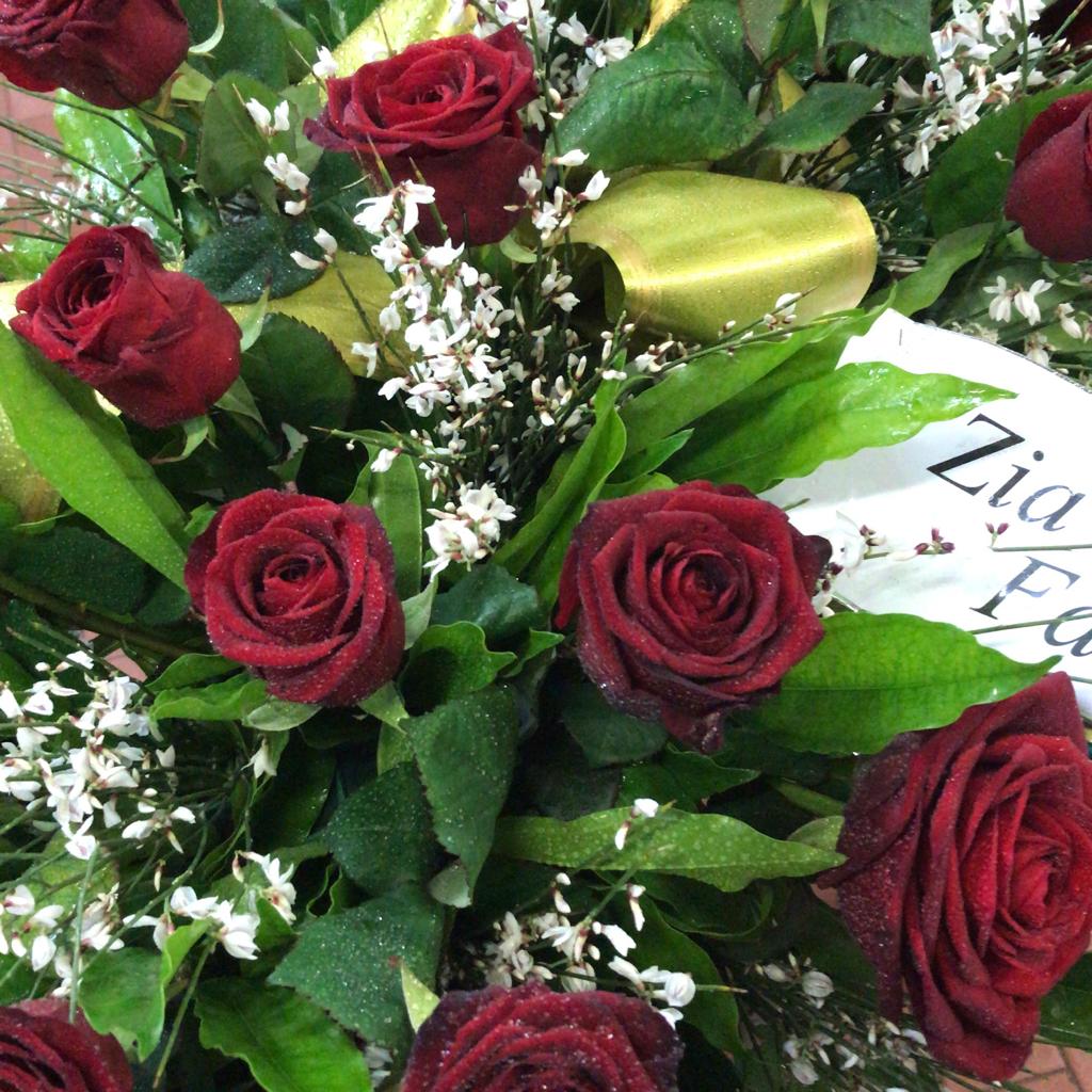 Cuscino funebre di rose rosse - immagine 2