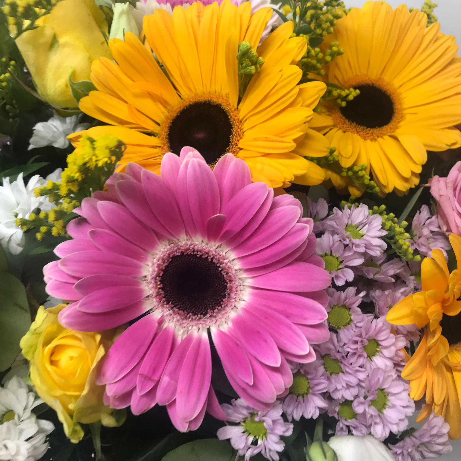 Bouquet misto fucsia e giallo - immagine 3