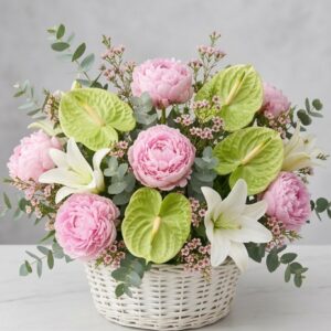 Cestino — Peonia rosa, Lilium bianco