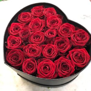 Scatola a cuore con Rose Rosse